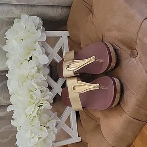 Womens Size 8 Gold Sandals